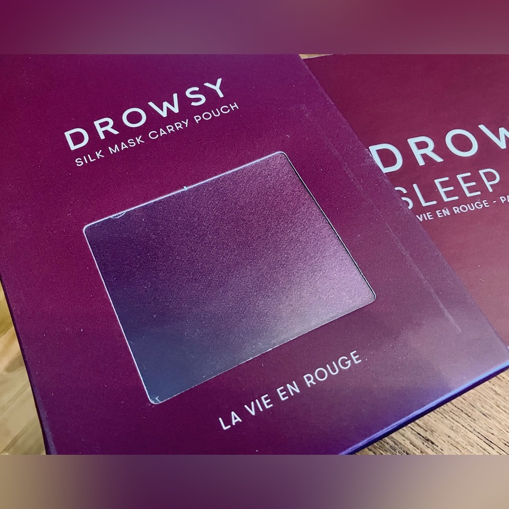 Brand New Unopened Drowsy Sleep Mask AND Travel Pouch in La Vie en Rouge!